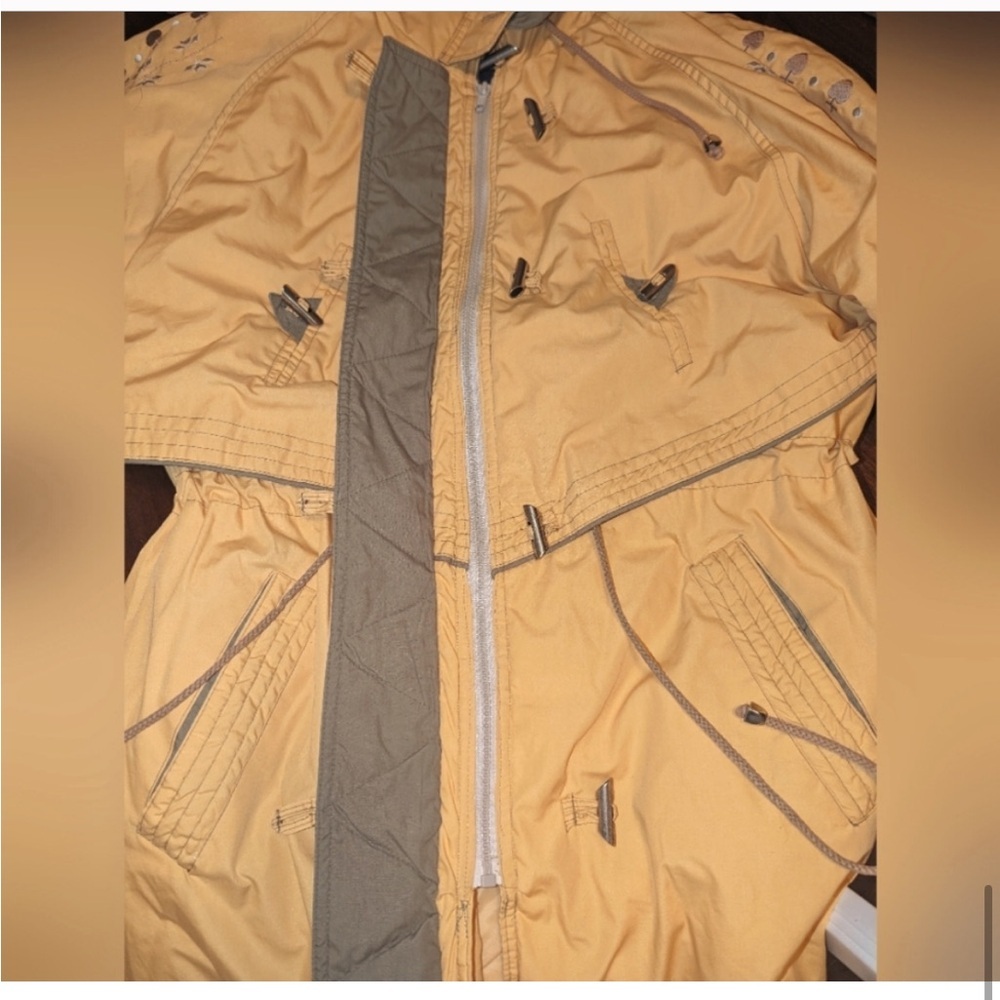 Vintage Far West Embroidered Yellow Fall/Winter Jacket
Funnel neck- -Sz M -EUC☀️ - Picture 11 of 16